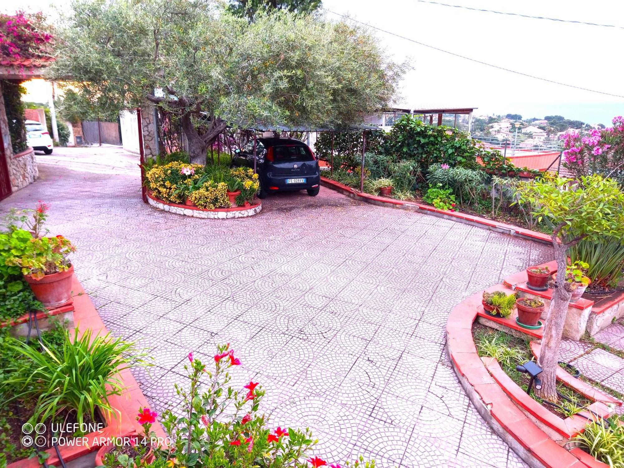 Stanza In Villa Con Giardino Vista Mare 切法卢 外观 照片