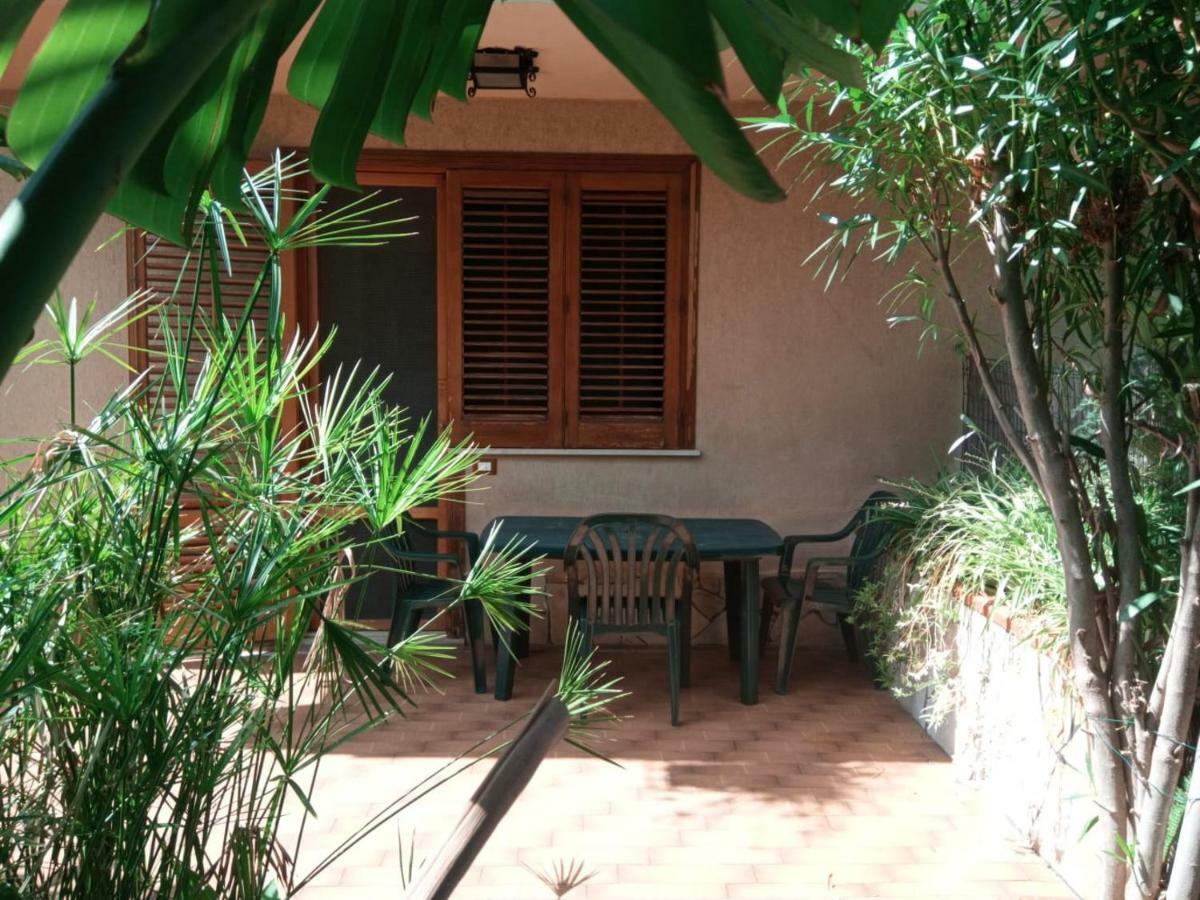 Stanza In Villa Con Giardino Vista Mare 切法卢 外观 照片